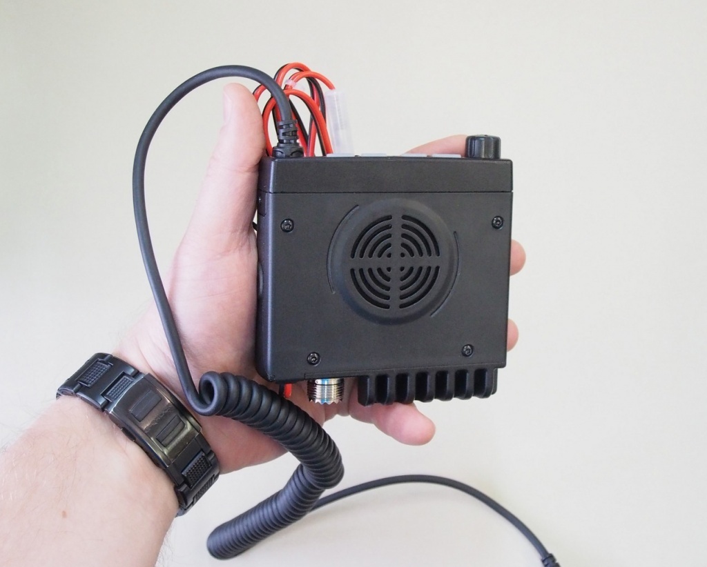 Vector VT-27 Smart Turbo – автомобильная радиостанция с высокой мощностью – до 20 Вт, и поддержкой 450 каналов связи