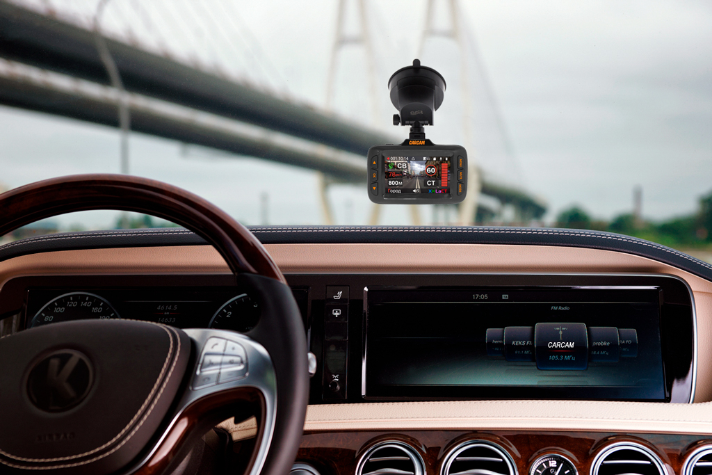 Автомобильный видеорегистратор CARCAM HYBRID поддерживает карты памяти Micro SD объёмом до 128 ГБ