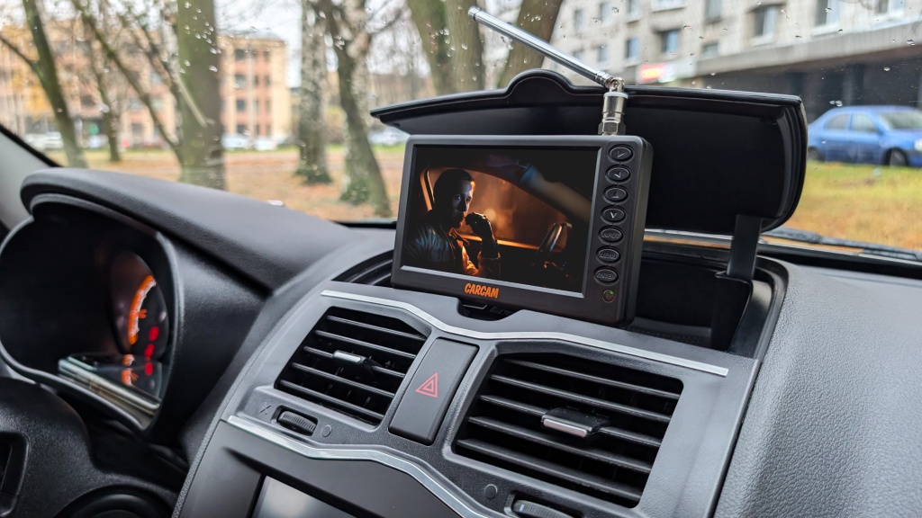 телек в машине.jpg